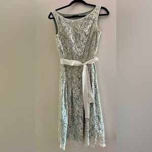 Elie Tahari Sea Green Sleeveless Elegant Lace Dress with Belt Size 6